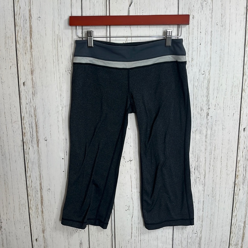 Lululemon Crop Leggings Size 4 Black Gray